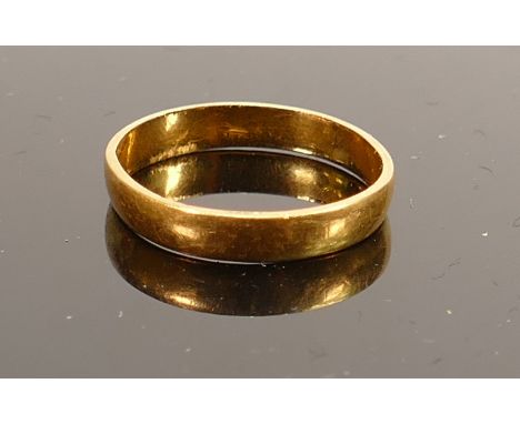 22ct gold wedding ring, size I/J, 1.8g: 