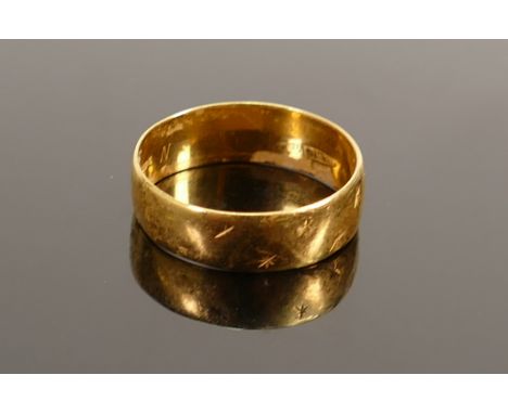 22ct gold wedding ring, size R, 4.3g: 