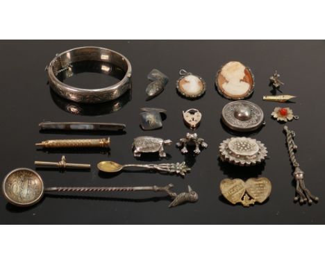 Collection of various silver &amp; gold plated items plus oddments: Includes nice gold plated propelling pencil by W S Hicks 