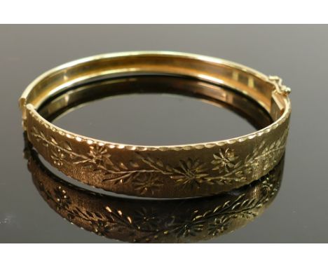 9ct gold ladies bangle damaged: Weight 9.5g, broken at hinge. 