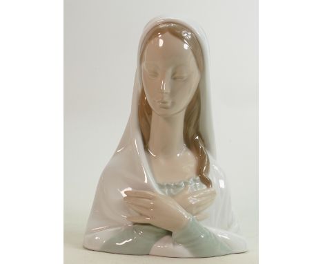 Large Nao figure of Madonna 1419: Height 25cm. 