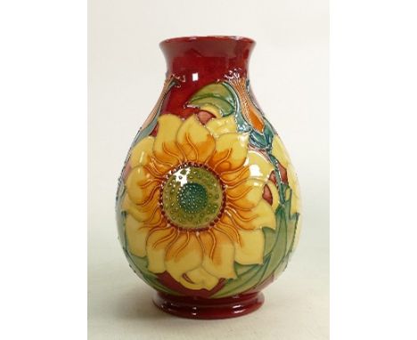 Moorcroft vase Inca pattern: Measures 19cm x 13cm.  With box.  No damage or restoration. 