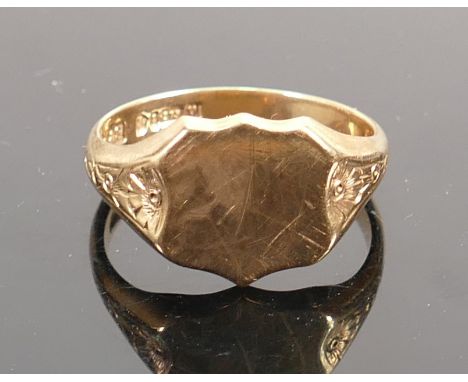 Large &amp; heavy 9ct gold signet ring: Weight 7.1g, size U.  Shield shaped vacant cartouche. 