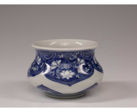 PorcelainChina , Kang Xi Style Dimensions: Height 9 cm Width 12 cm Depth 12 cmWeight: 374 grams Chinese Kangxi style blue and