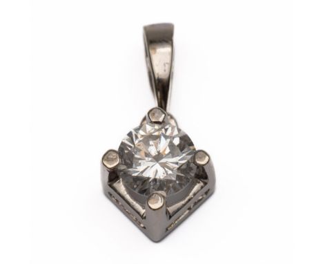 14 kt. Witgouden solitair hanger, bezet met een briljant geslepen diamant van ca. 0.45 ct.  bruto 0.9 gr.  [1] 14 k. White go