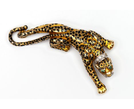 14 kt. Gouden broche, in de vorm van een kruipende panter. Met ogen van smaragd. De snuit en halsband bezet met briljant gesl