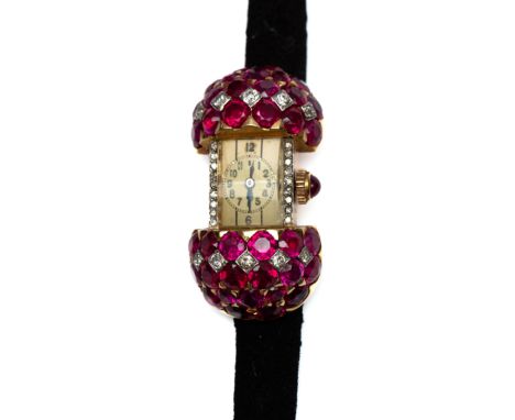 14 kt. Gouden met platina cocktail horloge, jaren '40, met goudkleurige rechthoekige wijzerplaat met Arabische cijfers. De ka