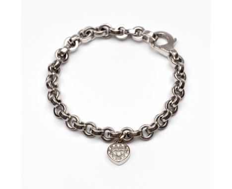 Chopard, 18 kt. witgouden 'Happy Diamonds' armband. Gemaakt van een jasseron schakel waaraan een hartvormige hanger waarin vr