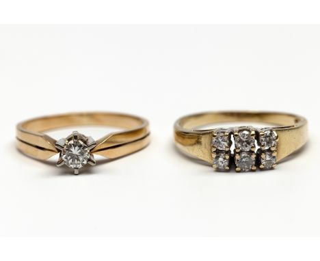 Twee 14 kt. gouden ringen met diamant. Een solitair ring bezet met een briljant geslepen diamant van ca. 0.20 ct. De ander be