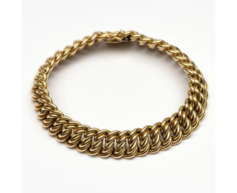 14 kt. Gouden armband, gemaakt van een dubbele gourmet schakel. Meesterteken J. Sterngold, Rotterdam 1959-1992 bruto 23,3 gr.