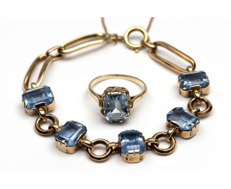 14 kt. Gouden armband, jaren '40. Opgebouwd uit ovale en cirkelvormige schakels waartussen achthoekige gefacetteerde lichtbla