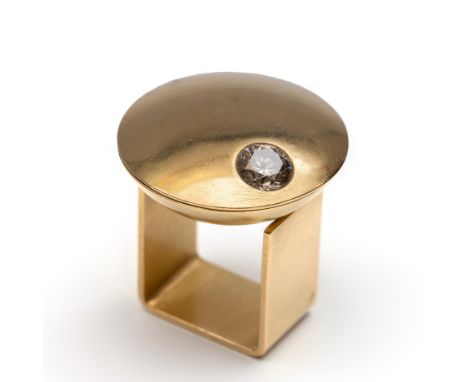 Barbara Schulte Hengesbach, Dusseldorf, 18 kt. gouden kinetische ring. Model Sternschnuppe. De scheen u-vormige de bovenzijde