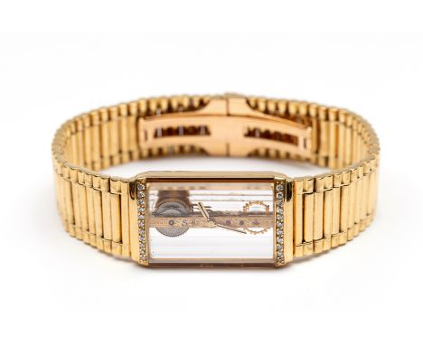 Corum, 18 kt. gouden polshorloge, jaren '90. Model Golden Bridge, handopwind. De kast van saffierglas en volledig transparant