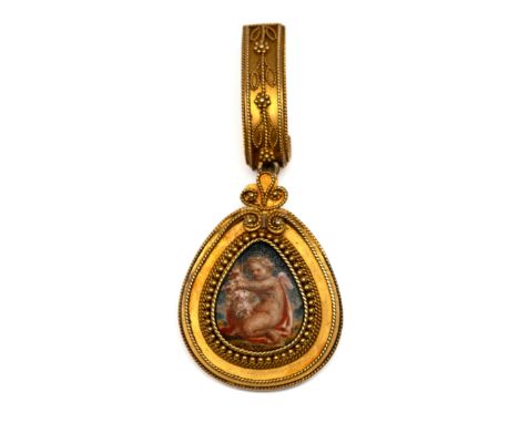 14 kt. Gouden druppelvormige hanger, midden 19e eeuw. Met centraal een porseleinen plaque waarop een voorstelling van een put