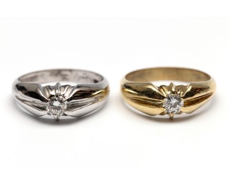 Twee 14 kt. gouden gypsy ringen. Eén in geelgoud, de ander in witgoud. Elk bezet met een briljant geslepen diamant van ca. 0.