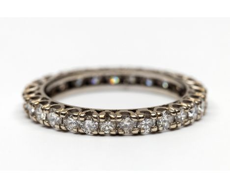 18 kt. Witgouden alliance ring, bezet met briljant geslepen diamant met een totaalgewicht van ca. 1.35ct. bruto 2,4 gr., ring