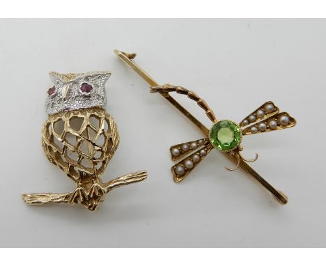 A 9ct gold diamond and ruby set owl brooch, length 3cm, together with a 9ct gold pearl and green gem set dragonfly brooch len