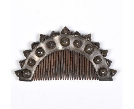 Timor or Sawu, comb, kilinoni, the horn comb mounted in a silver fitting with studs. br. 15 cm. [1]