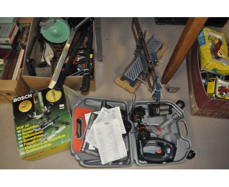 Electrical tools, to include: a Bosch POS52 router; a Power 6in. bench grinder; spirit level; a black and decker VP2000 quatt