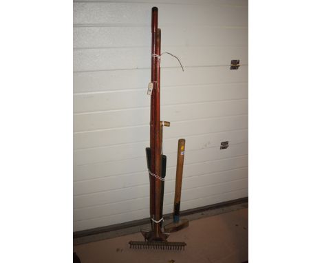 A bundle of garden tools, to include; rake; garden loppers; hoe; and a sledgehammer.
