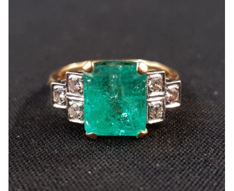 18 CARAT YELLOW GOLD EMERALD &amp; DIAMOND RING WITH 0.20 CARAT OF DIAMONDS &amp; 2.75 CARAT EMERALD