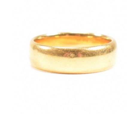 A hallmarked 22ct gold band ring. The antique ring hallmarked Birmingham 1915. Weight8.2g. Size M.&nbsp;All weights, measurem