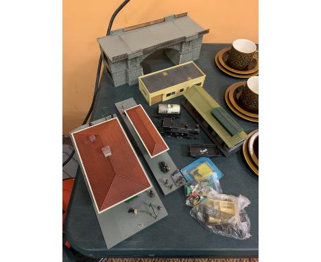 A NUMBER OF MODEL TRAIN ITEMS TO INCLUDE TRAIN STATION PLATFROMS, A BRIDGE AND PASSENGERS 