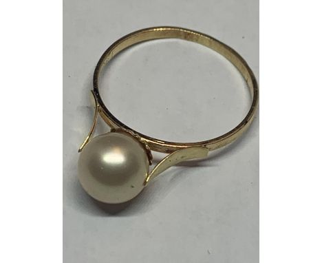 A VINTAGE 18 CARAT GOLD PEARL COCKTAIL RING SIZE R IN A PRESENTATION BOX 