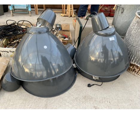 FOUR INDUSTRIAL STYLE ENAMEL LIGHT SHADES AND FITTINGS 