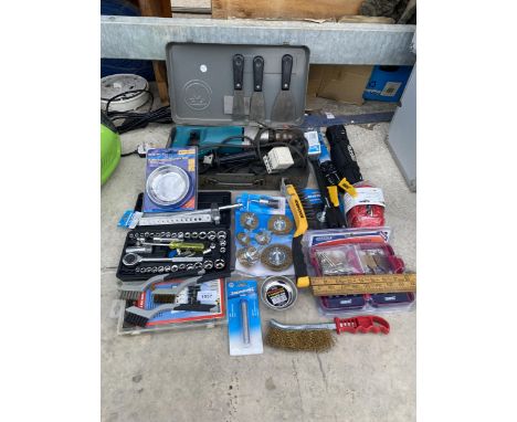 AN ASSORTMENT OF TOOLS TO INCLUDE SOCKET SETS, WIRE BRUSHES AND AN ELECTRIC DRILL ETC 