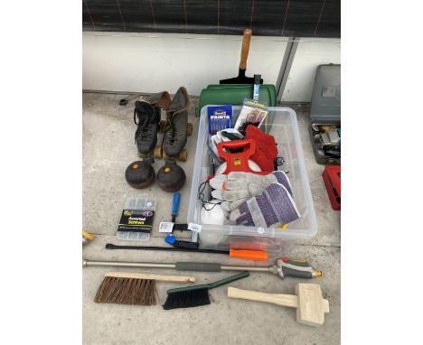 AN ASSORTMENT OF ITEMS TO INCLUDE VINTAGE BOWLS, GARDENING GLOVES AND TOOLS ETC 