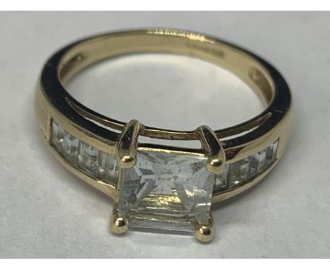 A 9 CARAT GOLD RING MARKED 375 WITH A LARGE CENTRAL SQUARE CLEAR STONE AND FOUR ON EACH SHOULDER SIZE Q GROSS WEIGHT 3.6 GRAM