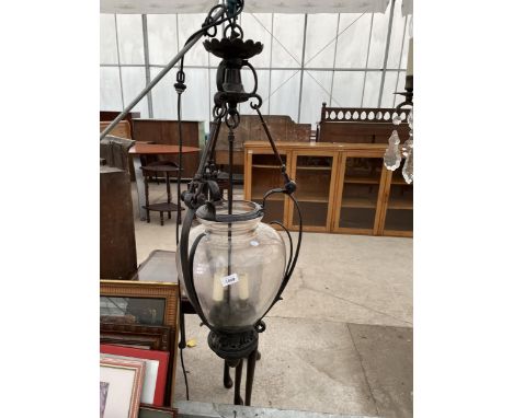 A DECORATIVE AND IMPRESSIVE WROUGHT IRON AND GLASS LIGHT FITTING 