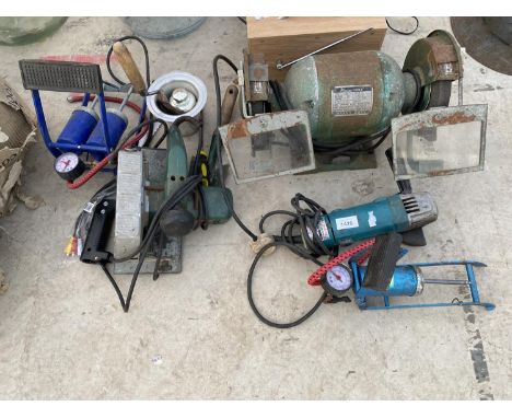 A LARGE ASSORTMENT OF POWER TOOLS TO INCLUDE A BENCH GRINDER, A MAKITA ANGLE GRINDER AND A CIRCULAR SAW ETC 