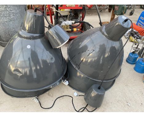 FOUR INDUSTRIAL STYLE ENAMEL LIGHT SHADES AND FITTINGS 