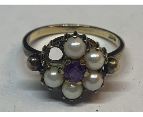 A 9 CARAT GOLD RING WITH A PURPLE CENTRE STONE AND PEARLS (ONE PEARL MISSING) SIZE M GROSS WEIGHT 3 GRAMS 