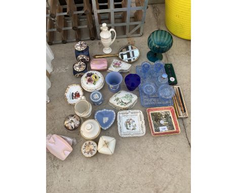 AN ASSORTMENT OF ITEMS TO INCLUDE WEDGWIOOD DISHES, A BLUE GLASS DRESSING TABLE SET AND VARIOUS CARLTONWARE ETC 