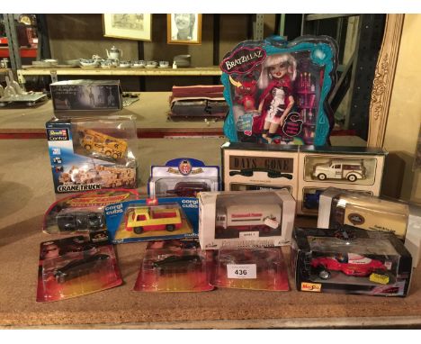 A QUANTITY OF BOXED CARS TO INCLUDE, INCREDIBLES, LLEDO VINTAGE MODELS, A BOXED REMOTE CONTROL CRANE TRUCK, BRATZILLA DOLL, E