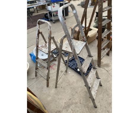 A THREE RUNG ALLUMINIUM STEP LADDER AND A FURTHER TWO RUNG STEP LADDER 