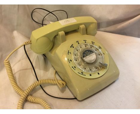 A CREAM VINTAGE TELEPHONE 
