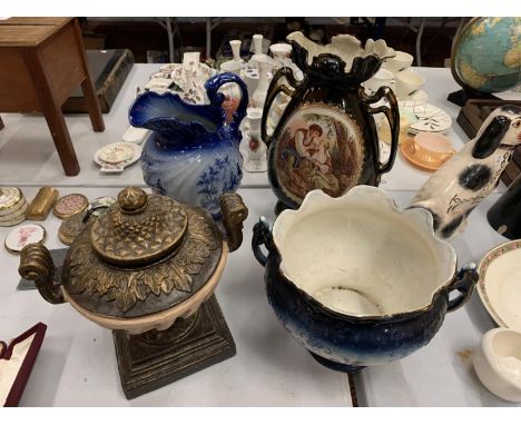 FOUR LARGE CERAMIC ITEMS TO INCLUDE A BLUE EMPRESS IRONSTONE JUG, A LIDDED URN, BLUE AND WHITE PLANTER, ETC 