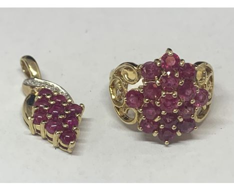 A 9 CARAT GOLD RING MARKED 375 WITH FIFTEEN PINK COLOURED STONES IN A CLUSTER DESIGN AND DECORATIVE SHOULDERS  AND A MATCHING