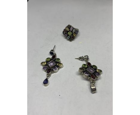 A MARKED SILVER COLOURED STONE RING AND A PAIR  OF DECORATIVE STONE EARRINGS 