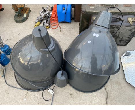 FOUR INDUSTRIAL STYLE ENAMEL LIGHT SHADES AND FITTINGS 