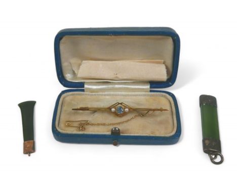 A 15ct gold brooch and two jade pendants, one with a 9ct mount, brooch measures 55mm, 3.6gs.(3) 