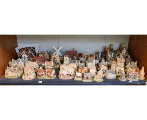 A collection of Lilliput lane cottages, including: Clockmakers Cottage, Moreton Manor, Wellington Lodge, etc (one shelf)