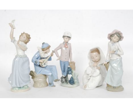 A collection of 5x assorted Lladro / Nao porcelain figures, each with makers marks to the base