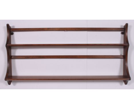 A vintage retro 1970's beech and elm wood plate rack in the Golden Dawn colour. Having shaped supports to each ends H50 W97 D