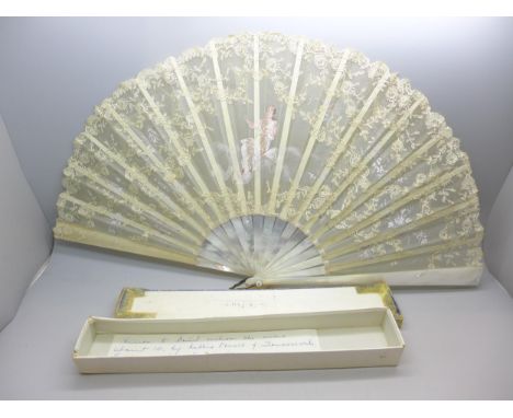 A hand painted mother of pearl mounted lace fan 