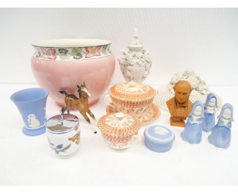 A large mixed collection of 19th century and later porcelain to include large Spode soup tureen with ladle, lid a/f; collecti